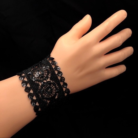 🌼 Black Fabric Lace Wide Clasp Bracelet - Picture 3 of 3